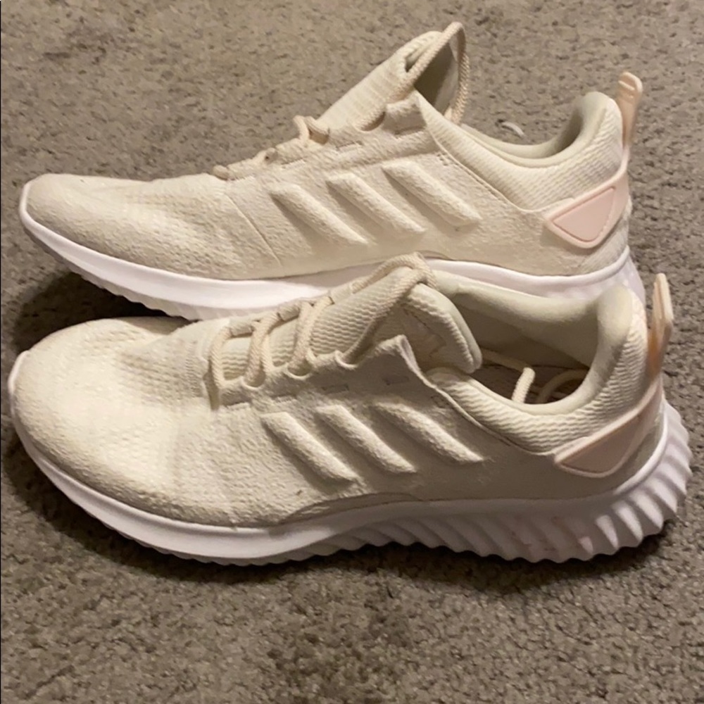 Like new Adidas Bounce white pink size 6